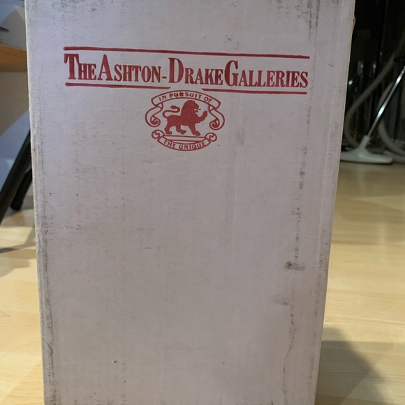 The Ashton- Drake Galleries Doll - Picture 2 of 5